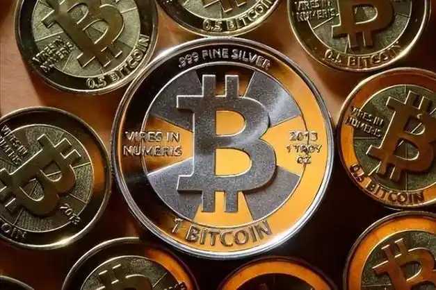 Fluctuating Bitcoin prices highlighting the need for strategic mining adaptations